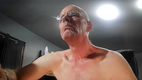 Snapshot of fantasyresort chatting on 15, 9, 2025 fantasyresort online show from 15, 9, 2025