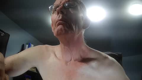 Snapshot of fantasyresort chatting on 8, 10, 2025 fantasyresort online show from 8, 10, 2025