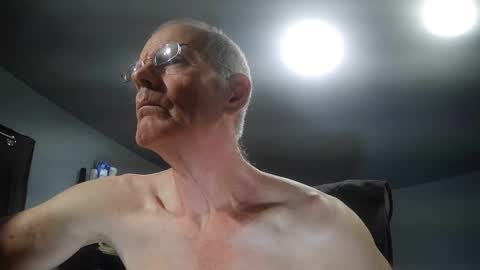 Snapshot of fantasyresort chatting on 9, 10, 2025 fantasyresort online show from 9, 10, 2025