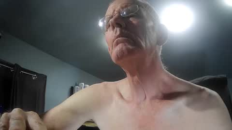 Snapshot of fantasyresort chatting on 12, 10, 2025 fantasyresort online show from 12, 10, 2025