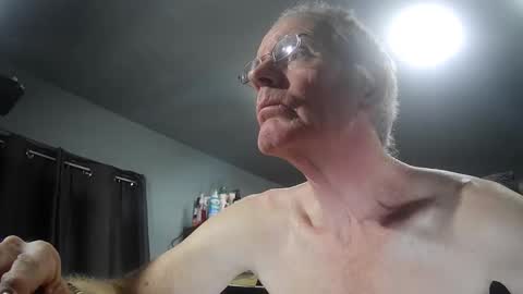 Snapshot of fantasyresort chatting on 17, 12, 2025 fantasyresort online show from 17, 12, 2025