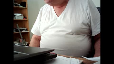 Snapshot of fatbellyitalian chatting on 14, 10, 2025 fatbellyitalian online show from 14, 10, 2025