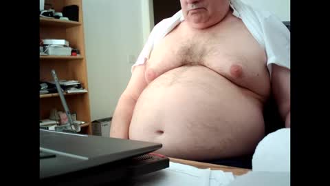 Snapshot of fatbellyitalian chatting on 15, 10, 2025 fatbellyitalian online show from 15, 10, 2025