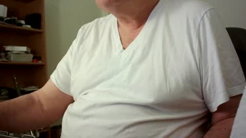 Snapshot of fatbellyitalian chatting on 17, 10, 2025 fatbellyitalian online show from 17, 10, 2025