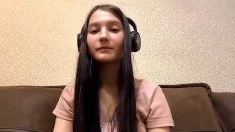 Aurora 18yo online show from 2, 12, 2025