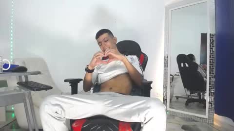 Favel Gomez online show from 25, 12, 2024