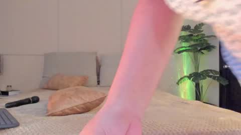 Snapshot of fay_miller2 chatting on 25, 9, 2025 welcome to my world  online show from 25, 9, 2025