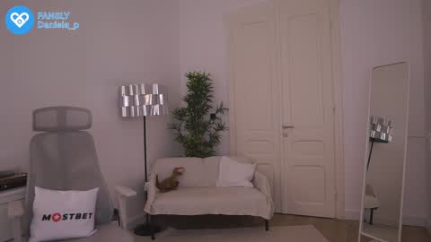 Snapshot of feel_our_vibe chatting on 13, 12, 2024 Daniela online show from 13, 12, 2024