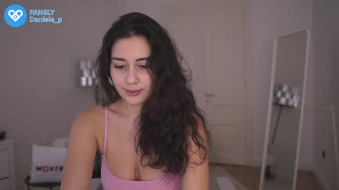 Snapshot of feel_our_vibe chatting on 21, 12, 2024 Daniela online show from 21, 12, 2024