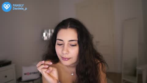 Snapshot of feel_our_vibe chatting on 29, 12, 2024 Daniela online show from 29, 12, 2024