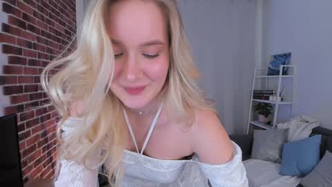 Snapshot of feel_our_vibe chatting on 2, 2, 2025 Daniela online show from 2, 2, 2025