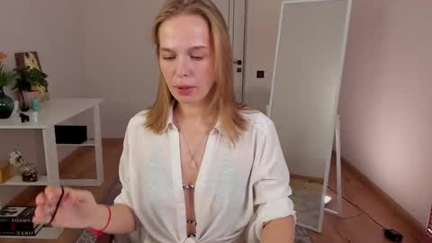 Snapshot of feel_our_vibe chatting on 5, 10, 2025 Daniela online show from 5, 10, 2025