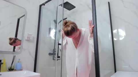 Daniela online show from 28, 10, 2025