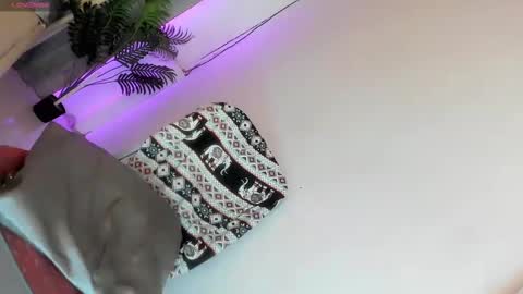 Snapshot of feisty_woman chatting on 23, 12, 2024 Prianka online show from 23, 12, 2024