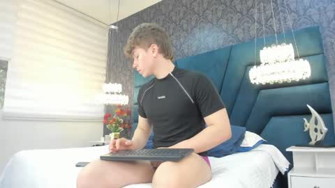 Femboy Max online show from 4, 5, 2026