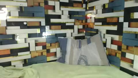 feminine_tsx online show from 16, 11, 2025