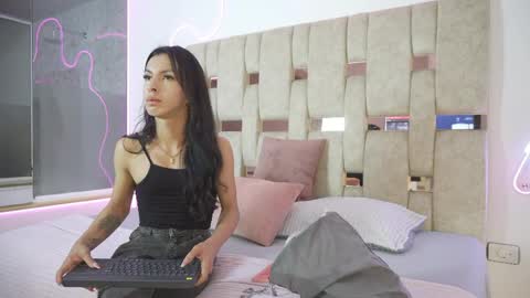 fernanda_thail_ online show from 5, 4, 2026