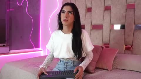 fernanda_thail_ online show from 10, 4, 2026
