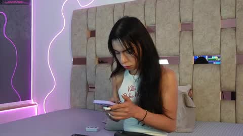 fernanda_thail_ online show from 7, 5, 2026