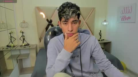 Snapshot of ferphoenix_ chatting on 28, 10, 2025 FER PHOENIX online show from 28, 10, 2025