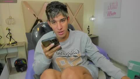 Snapshot of ferphoenix_ chatting on 29, 10, 2025 FER PHOENIX online show from 29, 10, 2025