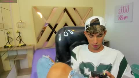 Snapshot of ferphoenix_ chatting on 4, 11, 2025 FER PHOENIX online show from 4, 11, 2025