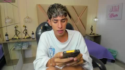 Snapshot of ferphoenix_ chatting on 7, 11, 2025 FER PHOENIX online show from 7, 11, 2025