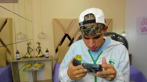 Snapshot of ferphoenix_ chatting on 9, 11, 2025 FER PHOENIX online show from 9, 11, 2025