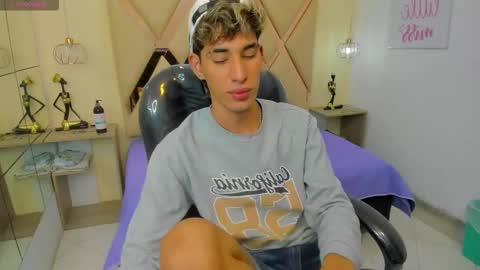 Snapshot of ferphoenix_ chatting on 11, 11, 2025 FER PHOENIX online show from 11, 11, 2025