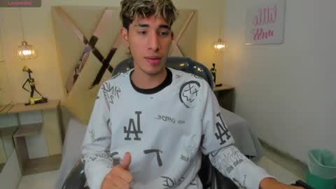 Snapshot of ferphoenix_ chatting on 15, 11, 2025 FER PHOENIX online show from 15, 11, 2025