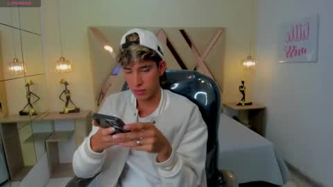 Snapshot of ferphoenix_ chatting on 16, 11, 2025 FER PHOENIX online show from 16, 11, 2025