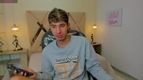 Snapshot of ferphoenix_ chatting on 19, 11, 2025 FER PHOENIX online show from 19, 11, 2025