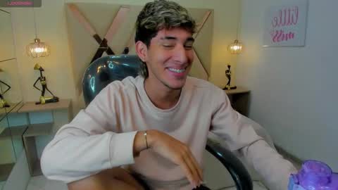 Snapshot of ferphoenix_ chatting on 21, 11, 2025 FER PHOENIX online show from 21, 11, 2025