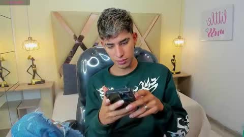 Snapshot of ferphoenix_ chatting on 23, 11, 2025 FER PHOENIX online show from 23, 11, 2025