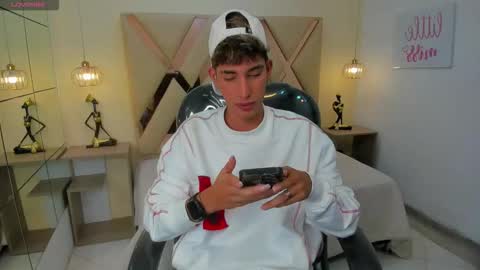 Snapshot of ferphoenix_ chatting on 1, 12, 2025 FER PHOENIX online show from 1, 12, 2025