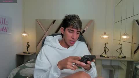 Snapshot of ferphoenix_ chatting on 14, 12, 2025 FER PHOENIX online show from 14, 12, 2025