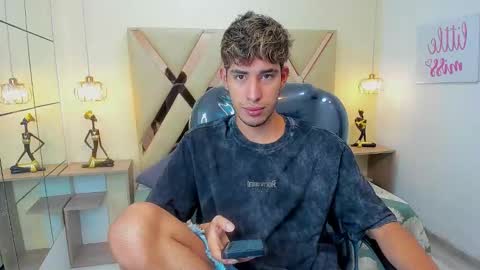 Snapshot of ferphoenix_ chatting on 16, 12, 2025 FER PHOENIX online show from 16, 12, 2025