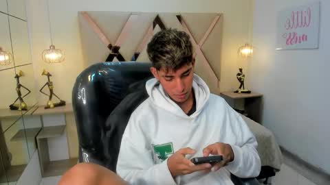 Snapshot of ferphoenix_ chatting on 22, 12, 2025 FER PHOENIX online show from 22, 12, 2025