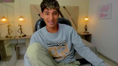 Snapshot of ferphoenix_ chatting on 5, 3, 2026 FER PHOENIX online show from 5, 3, 2026