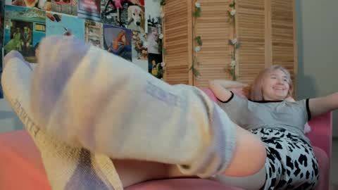 Snapshot of fetishrey chatting on 4, 12, 2024 Rey online show from 4, 12, 2024