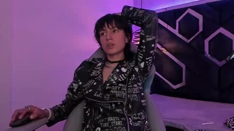   online show from 2, 1, 2025