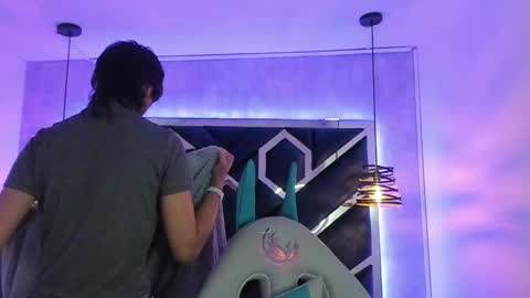   online show from 4, 1, 2025