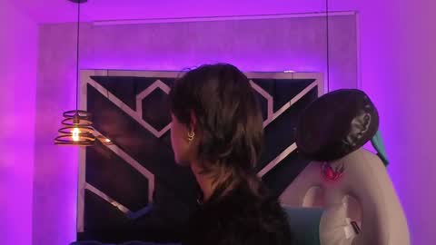   online show from 30, 1, 2025