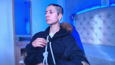   online show from 25, 11, 2025