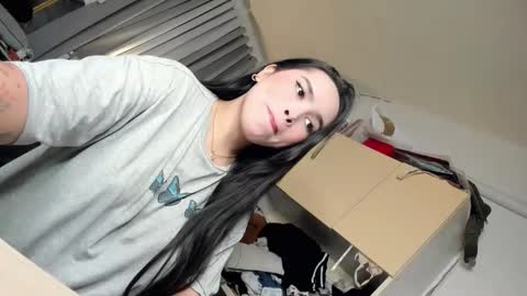 Snapshot of filipina_demure chatting on 17, 10, 2025 Sandy online show from 17, 10, 2025