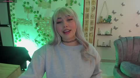 Snapshot of fiore_sanz chatting on 6, 4, 2026 online show from 6, 4, 2026