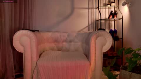 Snapshot of fka_ammy chatting on 4, 12, 2025 fka Ammy online show from 4, 12, 2025