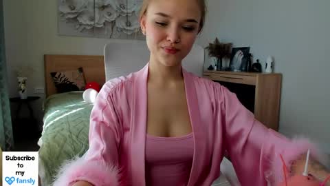 Snapshot of flooora_0 chatting on 12, 5, 2026 Mona online show from 12, 5, 2026