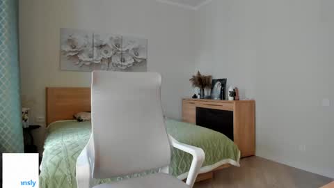 Snapshot of flooora_0 chatting on 29, 5, 2026 Mona online show from 29, 5, 2026