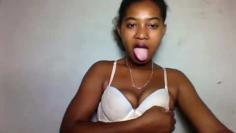 florencia011 online show from 3, 3, 2025